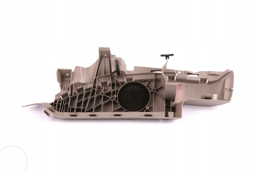 Soporte Ventana Trasera Repisa Derecha Beige para BMW E87 con número de pieza 7120792 BMW E87 Soporte Ventana Trasera Repisa Derecha Beige - SKU 7120792 - Número de pieza 7120792