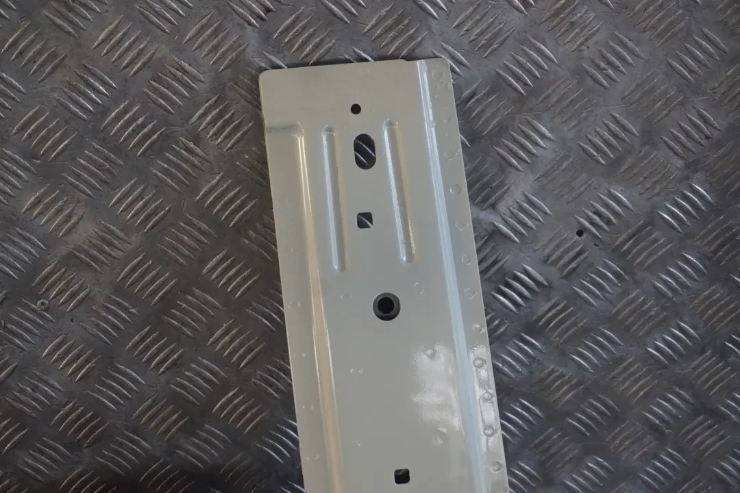 Puerta Trasera Derecha Club Door Pepper White - 850 para Mini Clubman R55 1 con número de pieza 7312189 Mini Clubman R55 1 Puerta Trasera Derecha Club Door Pepper White - 850 - SKU 7312189-PW1 - Número de pieza 7312189