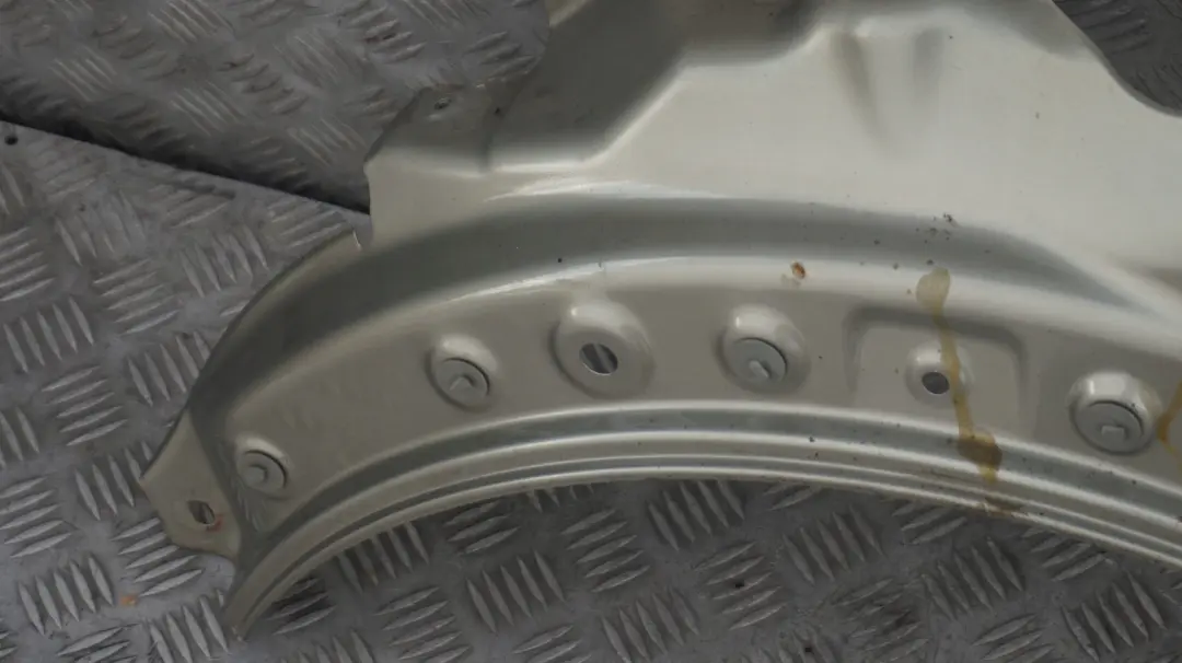 Błotnik lewy Sparkling Silver do MINI Cooper R56 R57 o numerze 2754725 MINI Cooper R56 R57 Błotnik lewy Sparkling Silver - SKU 2754725-SS6 - Numer Części 2754725