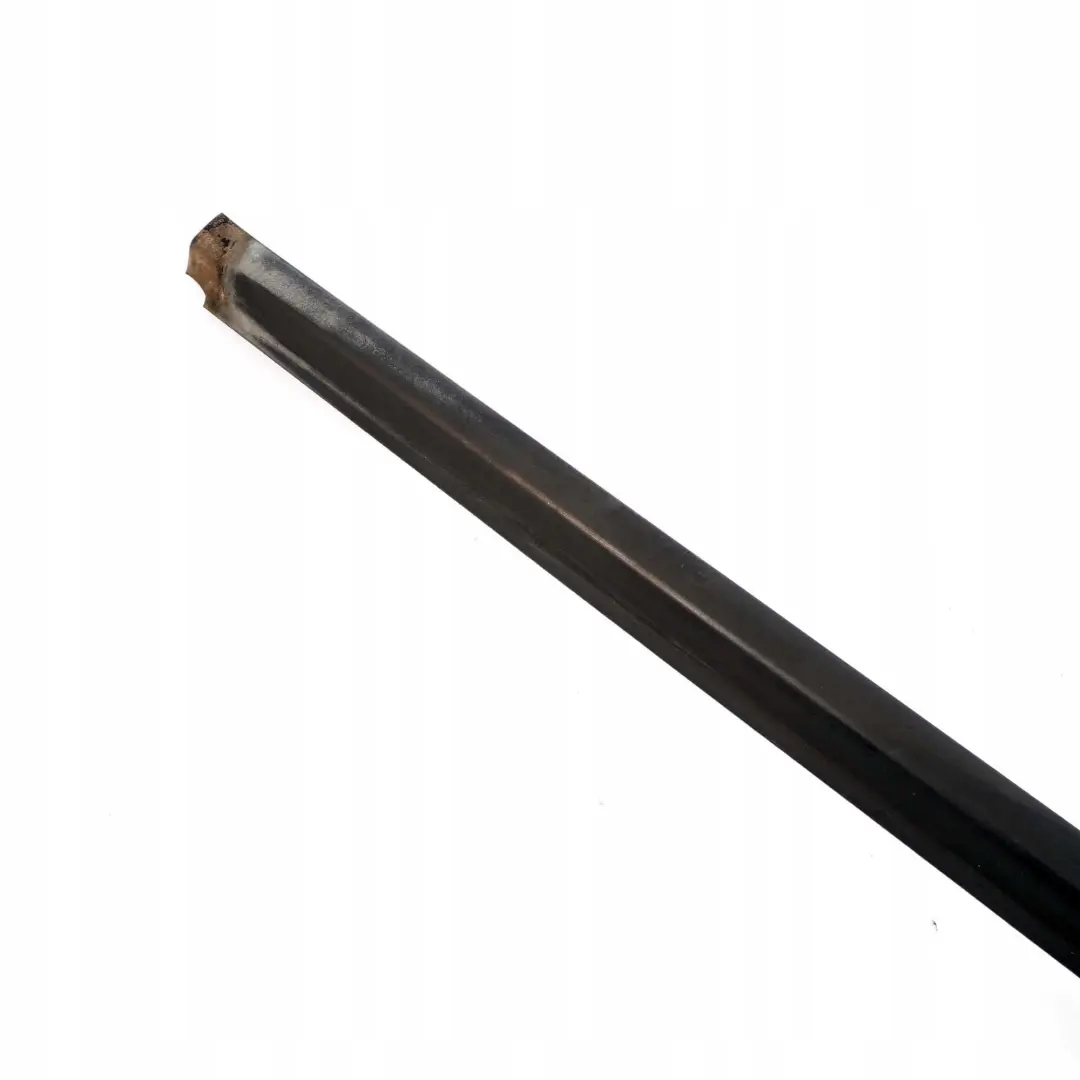 Listwa szyby drzwi prawy przód do Mercedes ML W163 o numerze A1637201424 Mercedes ML W163 Listwa szyby drzwi prawy przód - SKU A1637201424 - Numer Części A1637201424