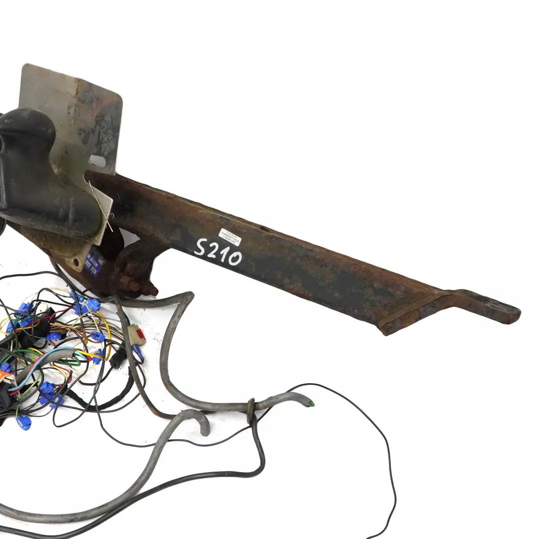 Mercedes-Benz W210 Break S210 Attelage de Remorque Amovible pour à propos du numéro de pièce A2103100495 Mercedes-Benz W210 Break S210 Attelage de Remorque Amovible - SKU A2103100495 - Numéro de pièce A2103100495