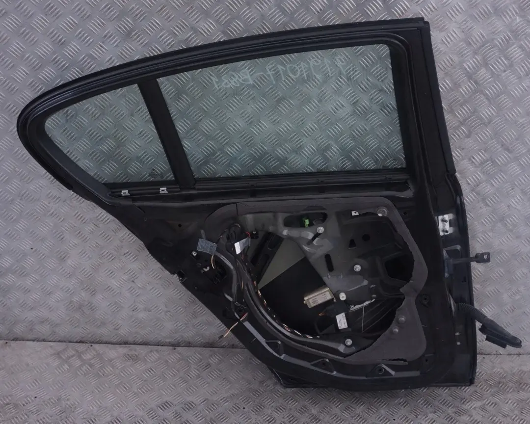  BMW1 E87 E87N Puerta Trasera Izquierda Negro Zafiro Metalico - 475 - SKU 7191017-BS31 - Número de pieza 7191017
