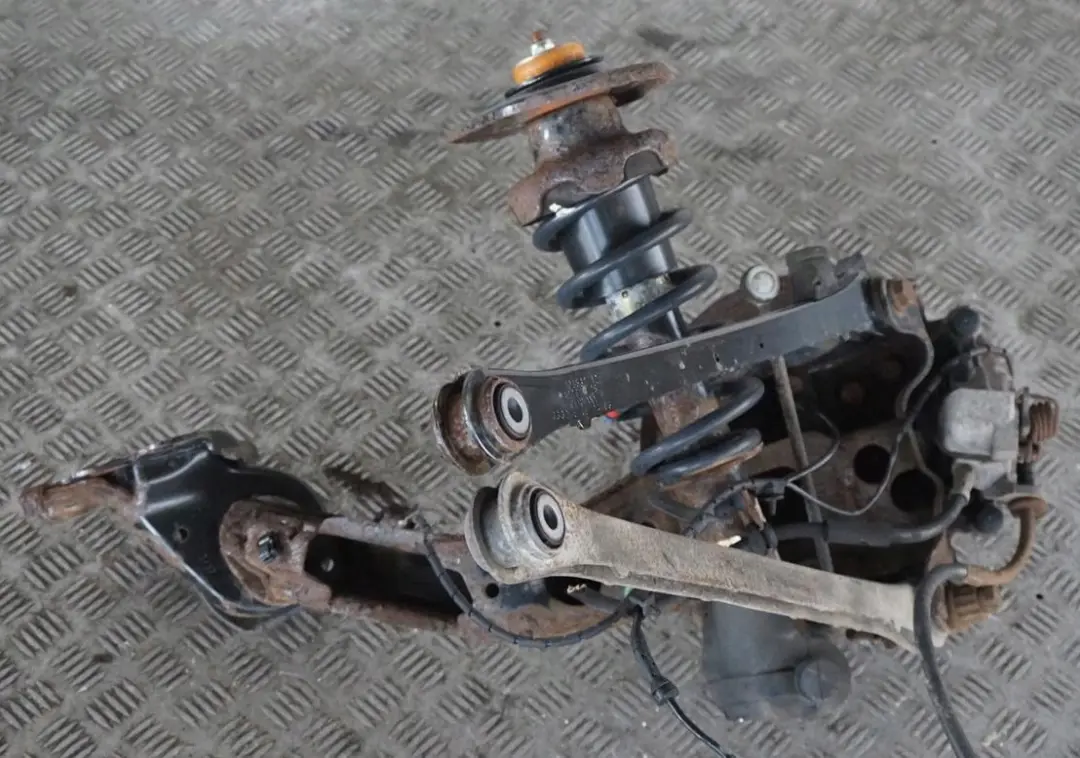 Längslenker hinten rechts für BMW Mini R52 Cabrio Cooper One W10 1.6 mit Teilenummer 6781135 BMW Mini R52 Cabrio Cooper One W10 1.6 Längslenker hinten rechts - SKU 6781135 - Teilenummer 6781135