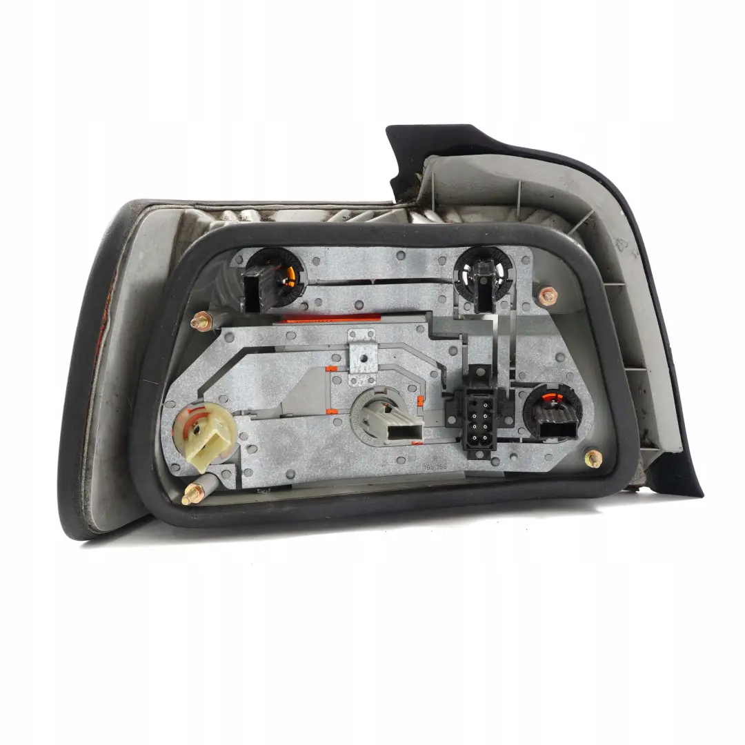 Lampa tylna prawa prawy tył do BMW E36 Sedan o numerze 1387362 BMW E36 Sedan Lampa tylna prawa prawy tył - SKU 1387362 - Numer Części 1387362