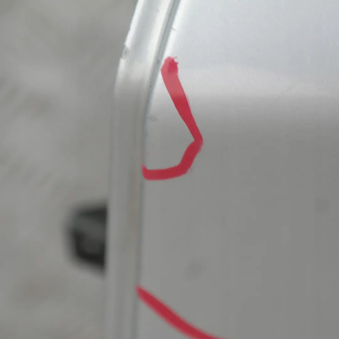 Lato Conducente Portiera Posteriore SX Argento-Titanio Argento per BMW E87 LCI con numero di parte 7191017 BMW E87 LCI Lato Conducente Portiera Posteriore SX Argento-Titanio Argento - SKU 7191017-TS - Numero di parte 7191017