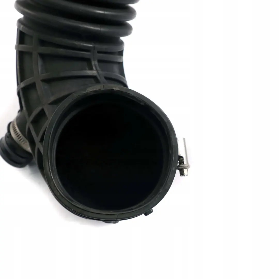 B47 125d 325d Rura dolot powietrza do BMW F20 F30 LCI o numerze 7605638 BMW F20 F30 LCI B47 125d 325d Rura dolot powietrza - SKU 8513959 - Numer Części 7605638