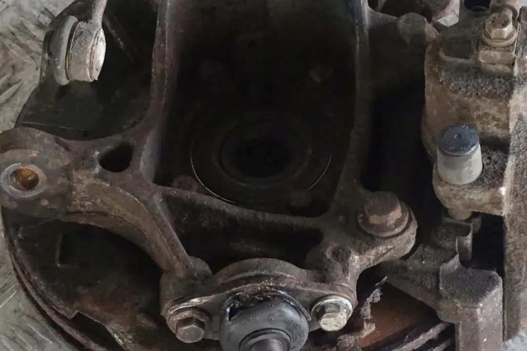 Zwrotnica amortyzator lewy 170HP do MINI R53 S W11 o numerze 6759421 MINI R53 S W11 Zwrotnica amortyzator lewy 170HP - SKU 6759421 - Numer Części 6759421