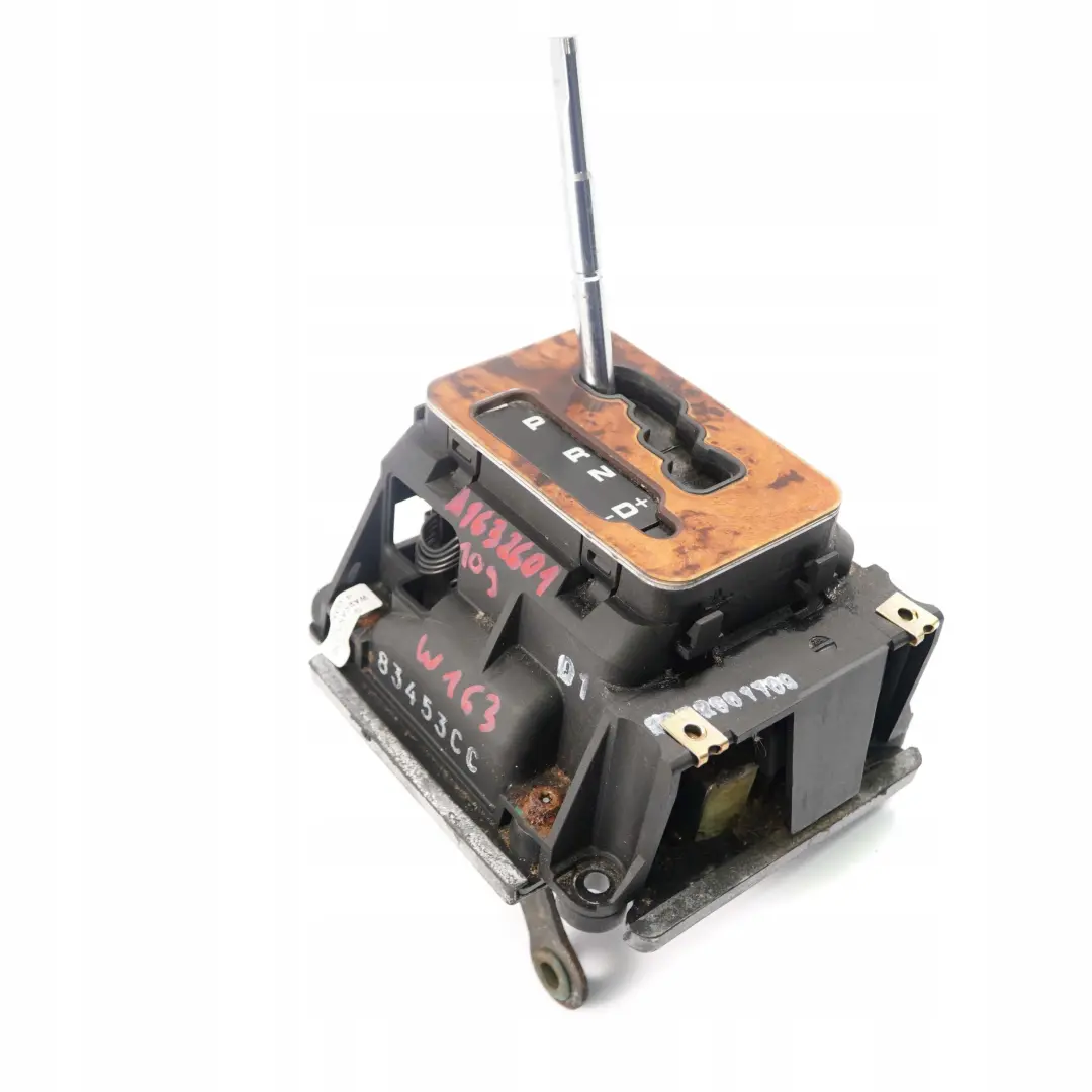 Wybierak lewarek automat do MERCEDES ML W163 o numerze A1632601109 MERCEDES ML W163 Wybierak lewarek automat - SKU A1632601109 - Numer Części A1632601109