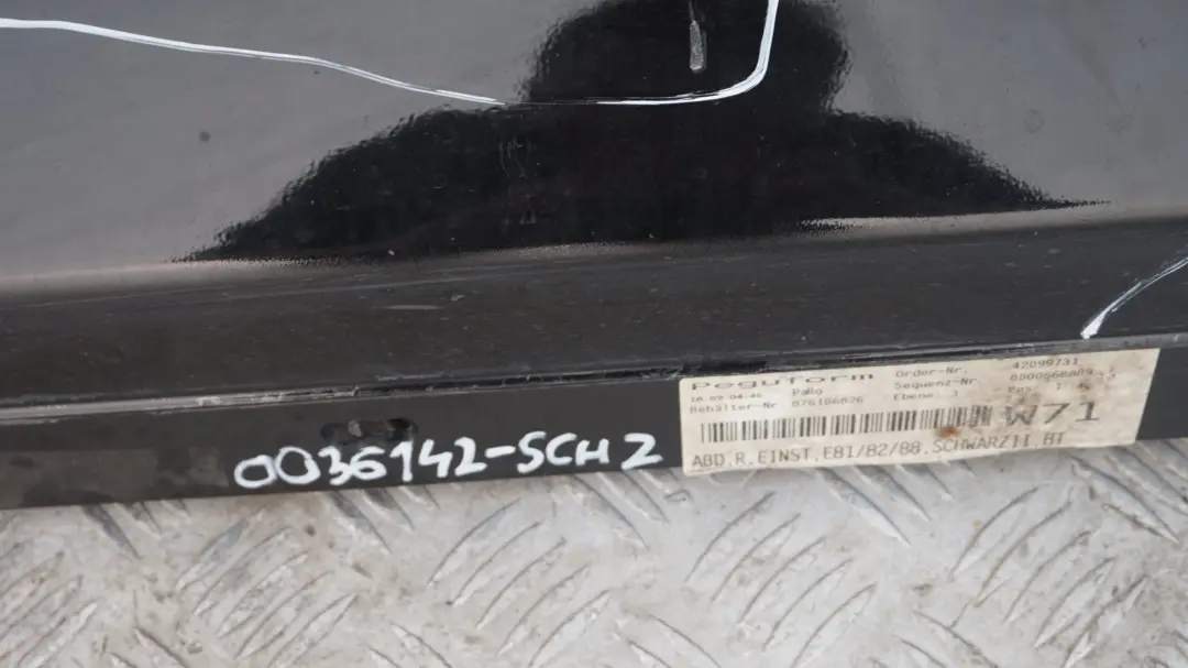 Faldón lateral derecho Schwarz 2 Negro - 668 para BMW E81 E82 E88 con número de pieza 36142 BMW E81 E82 E88 Faldón lateral derecho Schwarz 2 Negro - 668 - SKU 0036142-SCH2 - Número de pieza 36142