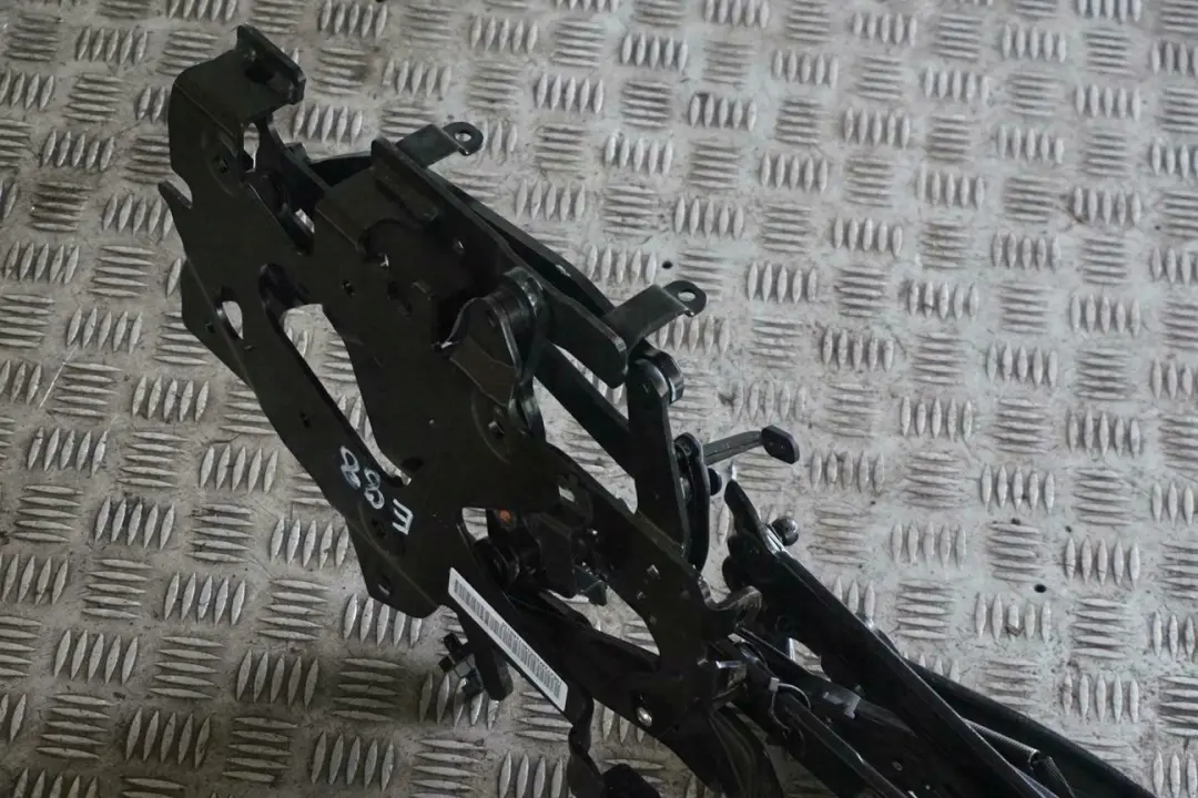 Folding Top Retractable Roof Frame Arm Hinge Mechanism to BMW 1 E88 Convertible with Part number 7180135 BMW 1 E88 Convertible Folding Top Retractable Roof Frame Arm Hinge Mechanism - SKU 7180135 - Part number 7180135