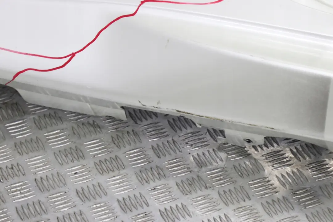 Sill Strip Faldon Lateral Derecho Blanco Oro para BMW E93 M3 Convertible con número de pieza 0037012 BMW E93 M3 Convertible Sill Strip Faldon Lateral Derecho Blanco Oro - SKU 0037012-WG - Número de pieza 0037012