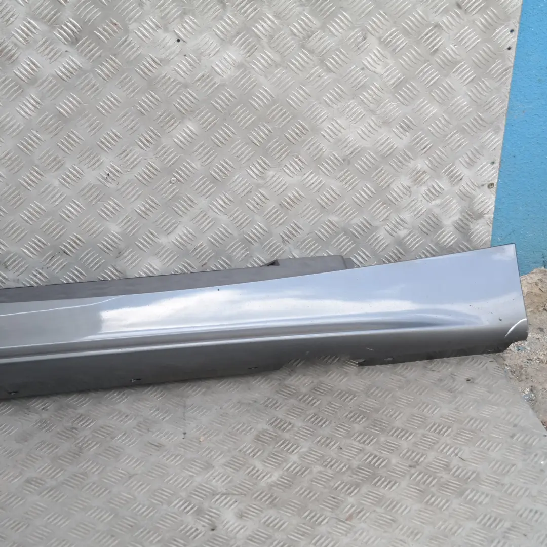 Faldón lateral derecho Sparkling Graphite Metallic para BMW 3 E87 con número de pieza 51770032948-SG3 BMW 3 E87 Faldón lateral derecho Sparkling Graphite Metallic - SKU 0032948-SG3 - Número de pieza 51770032948-SG3