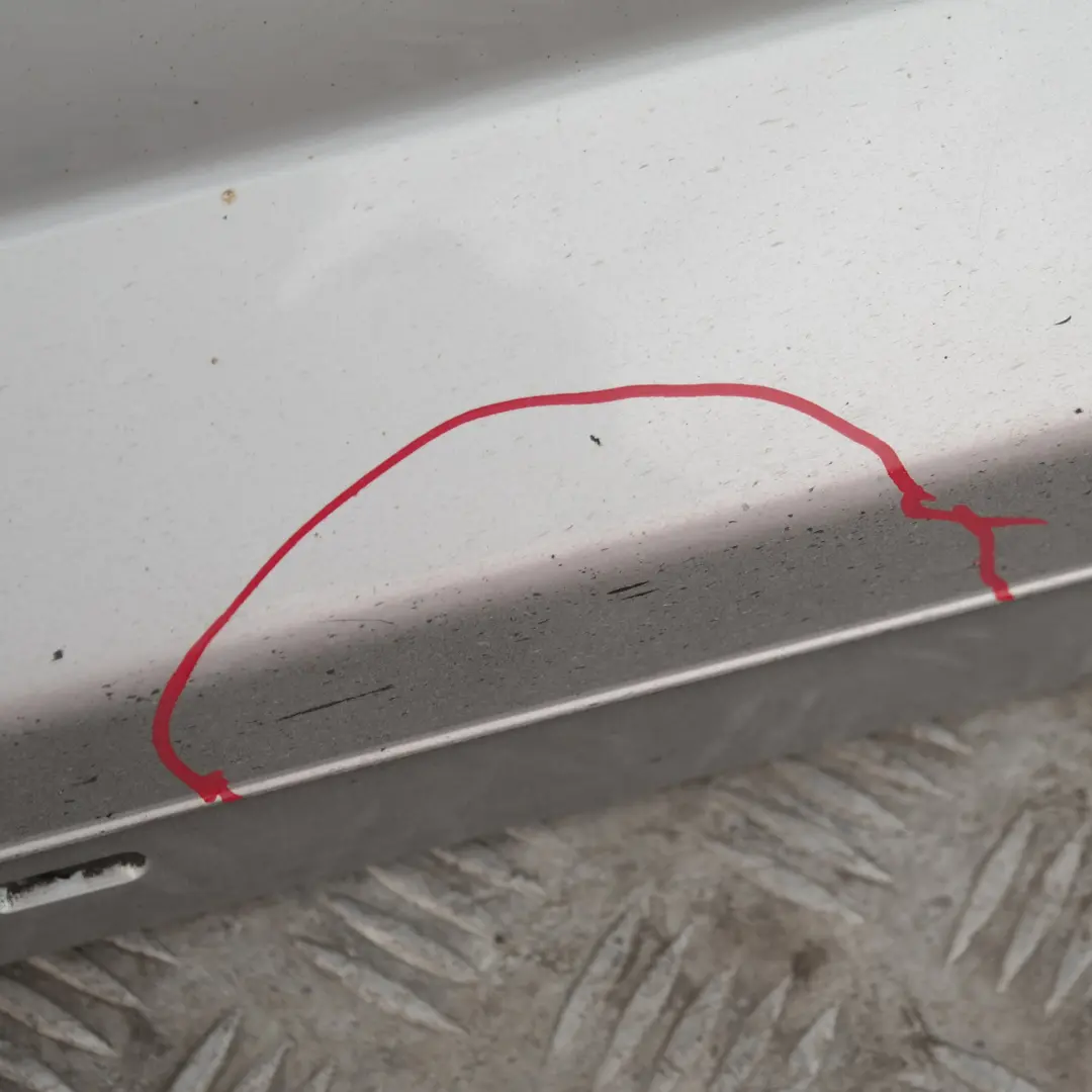 Faldón lateral izquierdo Titansilber Plata 354 para BMW E87 LCI con número de pieza 36145 BMW E87 LCI Faldón lateral izquierdo Titansilber Plata 354 - SKU 0036145-TS9 - Número de pieza 36145