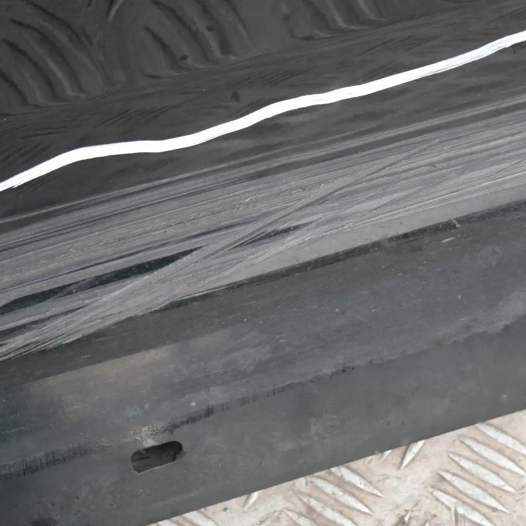 Sill Strip Faldón Lateral Derecho Negro Zafiro Metálico 475 para BMW E90 E91 con número de pieza 32950 BMW E90 E91 Sill Strip Faldón Lateral Derecho Negro Zafiro Metálico 475 - SKU 0032950-BS3 - Número de pieza 32950