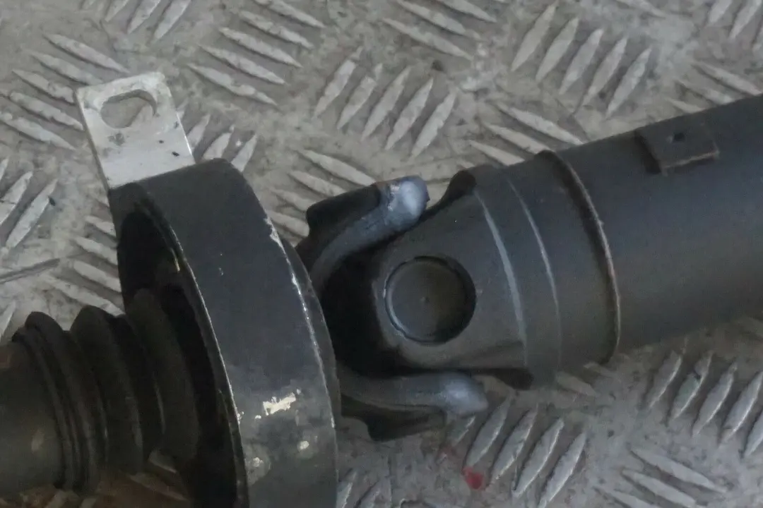 N52 N52N Wał napędowy manual do BMW E90 E91 E92 330i o numerze 7560156 BMW E90 E91 E92 330i N52 N52N Wał napędowy manual - SKU 7560156 - Numer Części 7560156