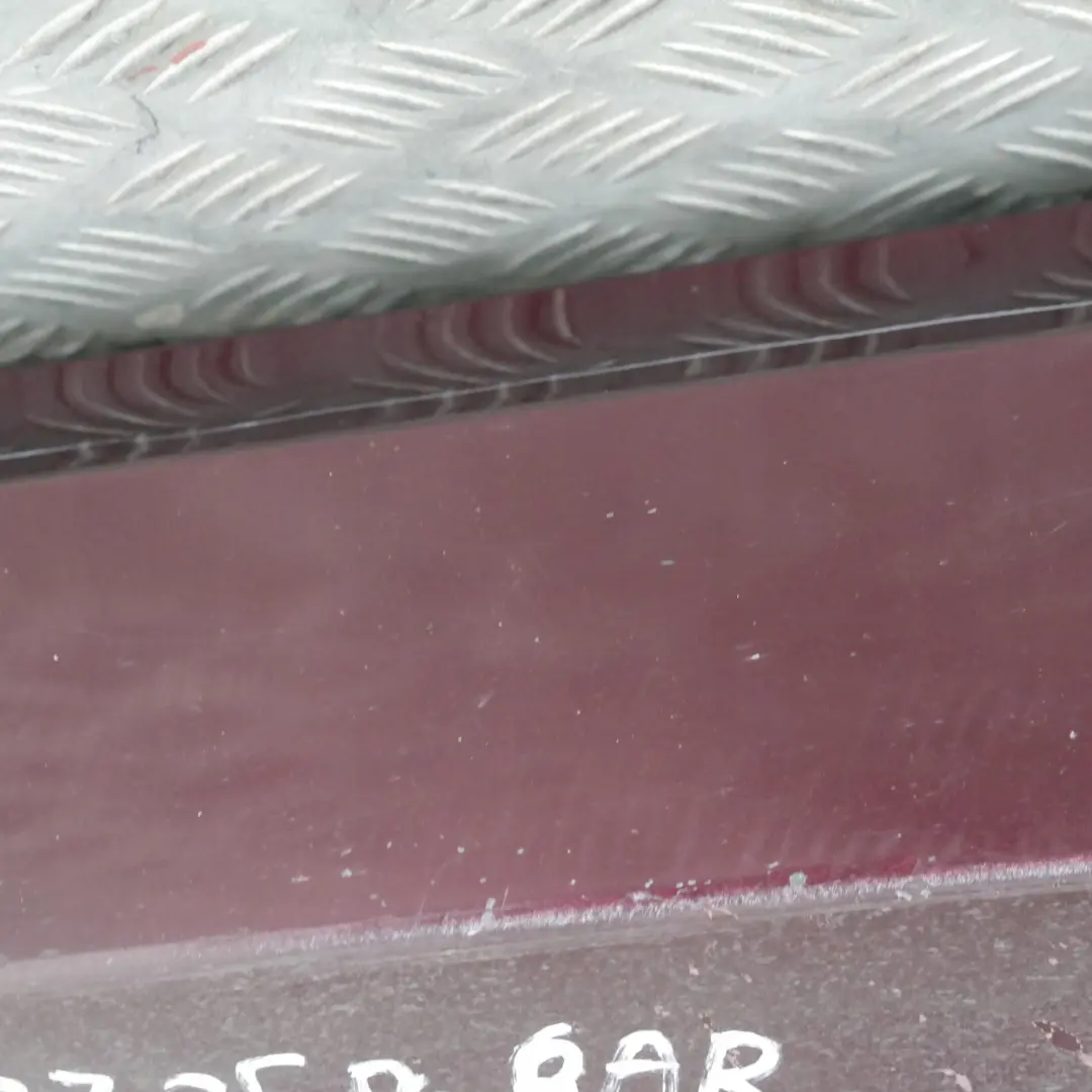 BMW E90 E91 LCI Listello Portiera Verniciato SX Rosso Barbera Uni / Mead - SKU 0037059-BAR - Numero di parte 37059