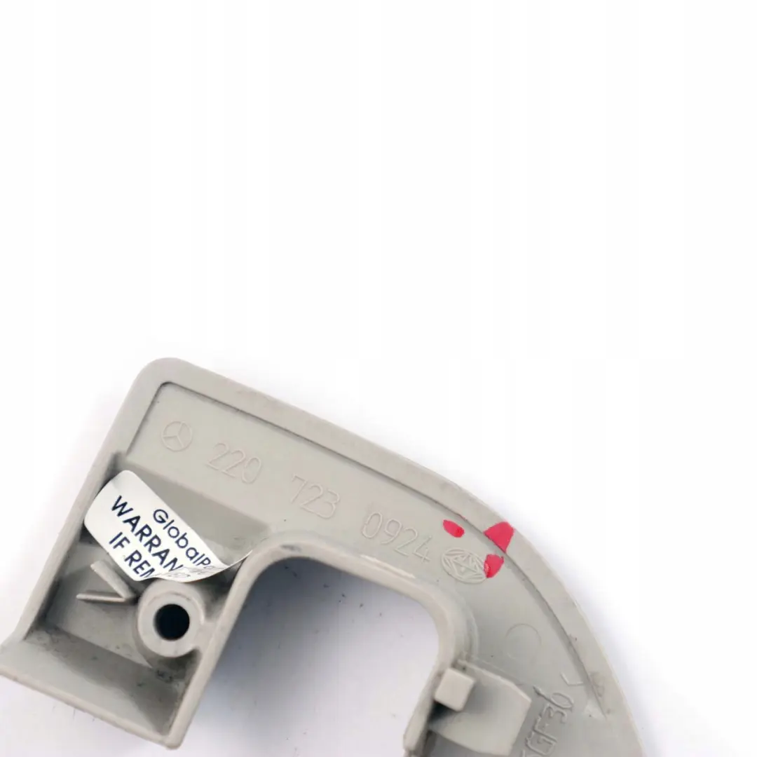 Mercedes W220 Anteriore Sinistro N/S Blocco Porta Surround Trim - SKU A2207230924 - Numero di parte A2207230924