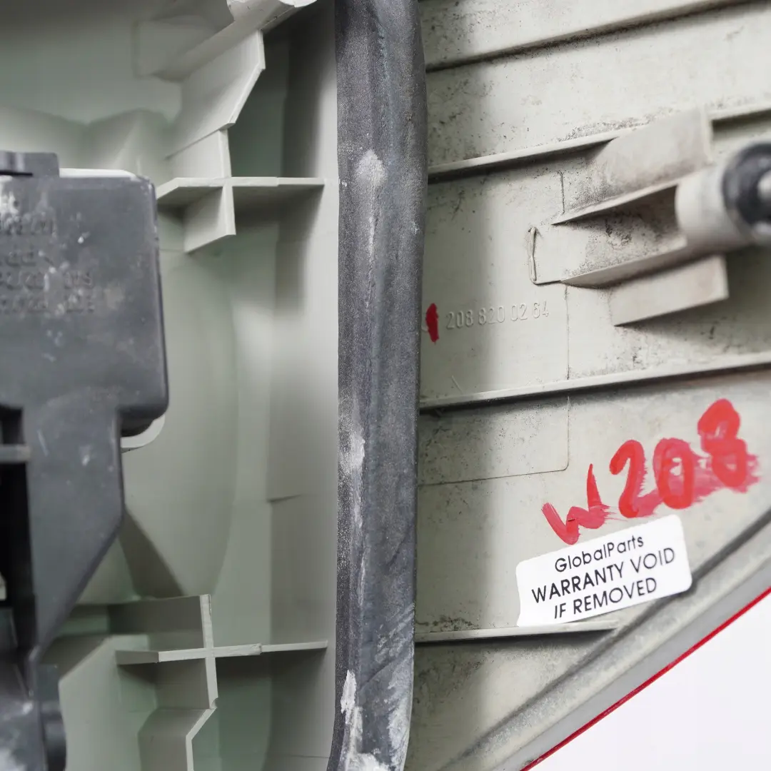 Mercedes-Benz CLK W208 C208 Luce Posteriore Destra Lato Lampada per con numero di parte A2088200264 Mercedes-Benz CLK W208 C208 Luce Posteriore Destra Lato Lampada - SKU A2088200264 - Numero di parte A2088200264