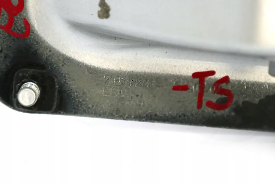 Right Trunk Lid Boot Tailgate Hinge Arm O/S Silver 7034246 to BMW 5 Series E60 E60N with Part number 7111388 BMW 5 Series E60 E60N Right Trunk Lid Boot Tailgate Hinge Arm O/S Silver 7034246 - SKU 7111388 - Part number 7111388