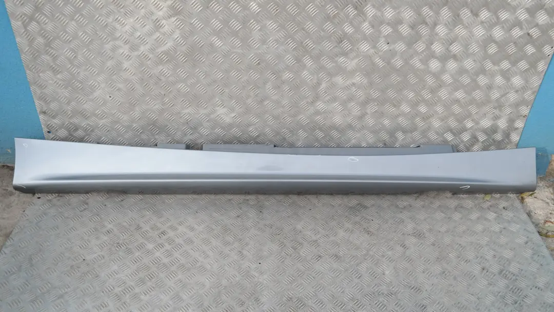 BMW 9 E87 Listello Portiera Verniciato Dx Quarzo-Blu Metallizzato A18 - SKU 0032948-QB9 - Numero di parte 51770032948
