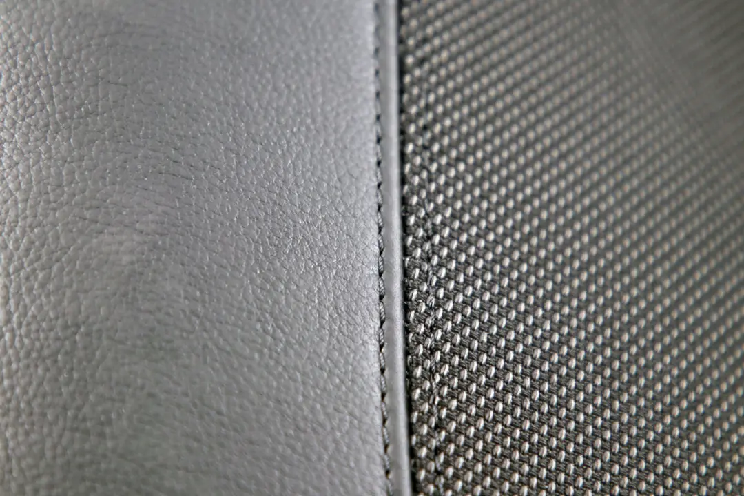 Kanapa siedzisko prawy tył półskóra do BMW E92 o numerze 6972884 BMW E92 Kanapa siedzisko prawy tył półskóra - SKU 6972884 - Numer Części 6972884