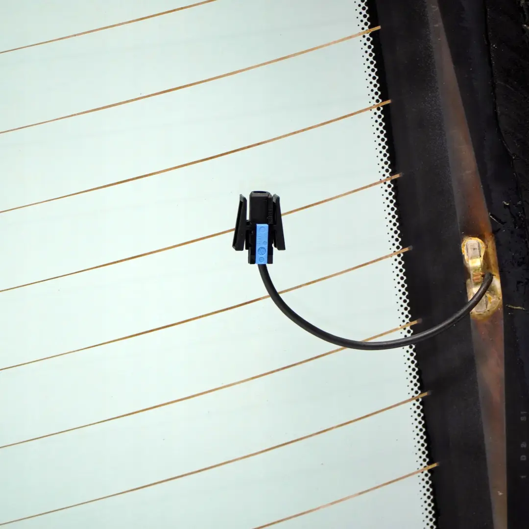 Trunk Boot Lid Rear Window Glass to BMW 1 Series E82 Coupe with Part number 2996092 BMW 1 Series E82 Coupe Trunk Boot Lid Rear Window Glass - SKU 2996092 - Part number 2996092