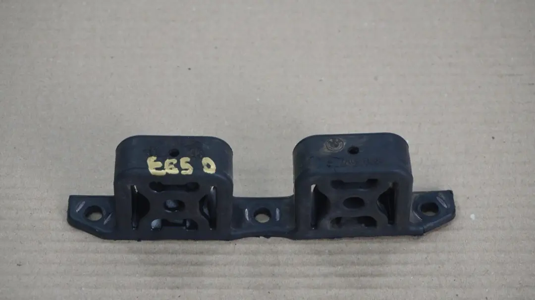 Catalytic Converter Rubber Mounting Holder to BMW 7 Series E65 E66 Diesel with Part number 7789668 BMW 7 Series E65 E66 Diesel Catalytic Converter Rubber Mounting Holder - SKU 7789668 - Part number 7789668