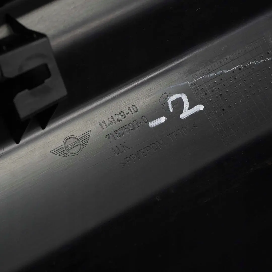 Cote Revetement Seuil Hampton Droite pour Mini Clubman R55 à propos du numéro de pièce 7167592 Mini Clubman R55 Cote Revetement Seuil Hampton Droite - SKU 7167592-2 - Numéro de pièce 7167592