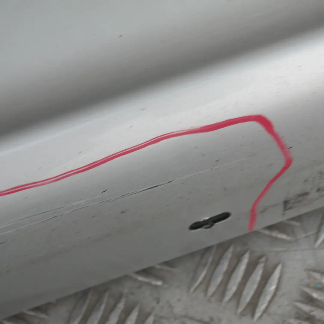 Schwellerleiste Blende Schweller rechts Titansilber Sliber für BMW 1 er 19 E87 mit Teilenummer 32948 BMW 1 er 19 E87 Schwellerleiste Blende Schweller rechts Titansilber Sliber - SKU 0032948-TS19 - Teilenummer 32948