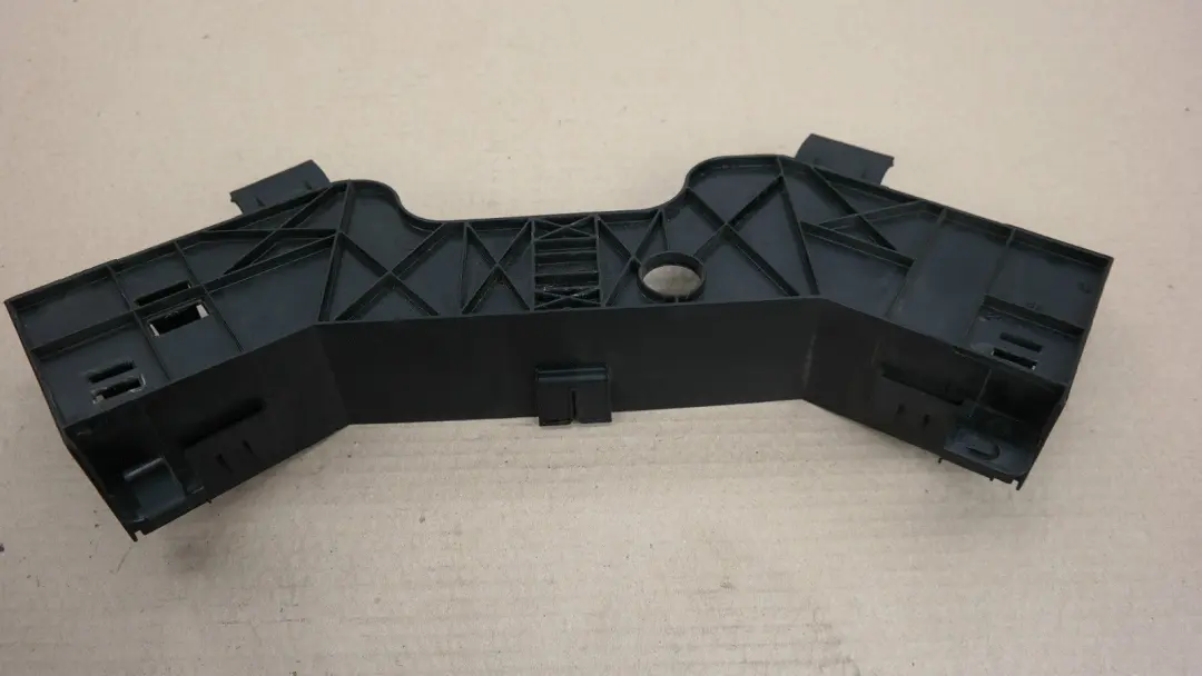 Osłona listwa plastik przewodu kabla do BMW E60 E61 o numerze 12527519151 BMW E60 E61 Osłona listwa plastik przewodu kabla - SKU 7519151 - Numer Części 12527519151