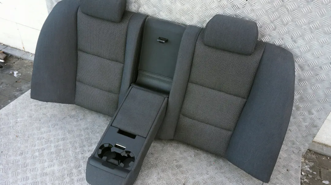 Riferimento Resto Tessuto Antracite Dietro 5220 52207069848 per BMW E60 con numero di parte 7059606 BMW E60 Riferimento Resto Tessuto Antracite Dietro 5220 52207069848 - SKU 7059606 - Numero di parte 7059606