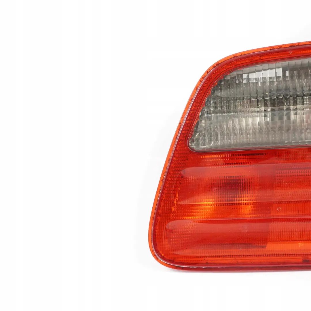 Mercedes-Benz W210 Break Hayon Arriere Droite Page Lampe pour à propos du numéro de pièce A2108207664 Mercedes-Benz W210 Break Hayon Arriere Droite Page Lampe - SKU A2108207664 - Numéro de pièce A2108207664