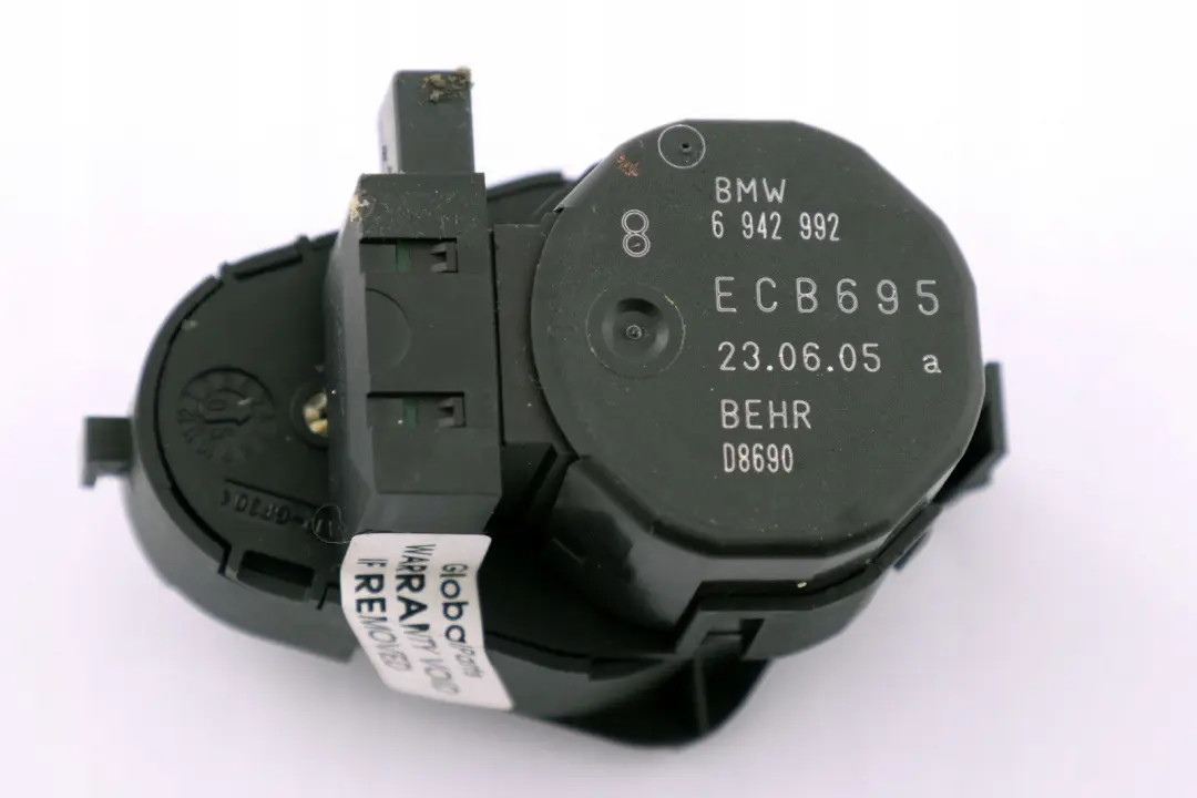 Right O/S Footwell Flap Actuator to BMW 5 6 Series E60 E61 E63 E64 with Part number 6942992 BMW 5 6 Series E60 E61 E63 E64 Right O/S Footwell Flap Actuator - SKU 6942992 - Part number 6942992