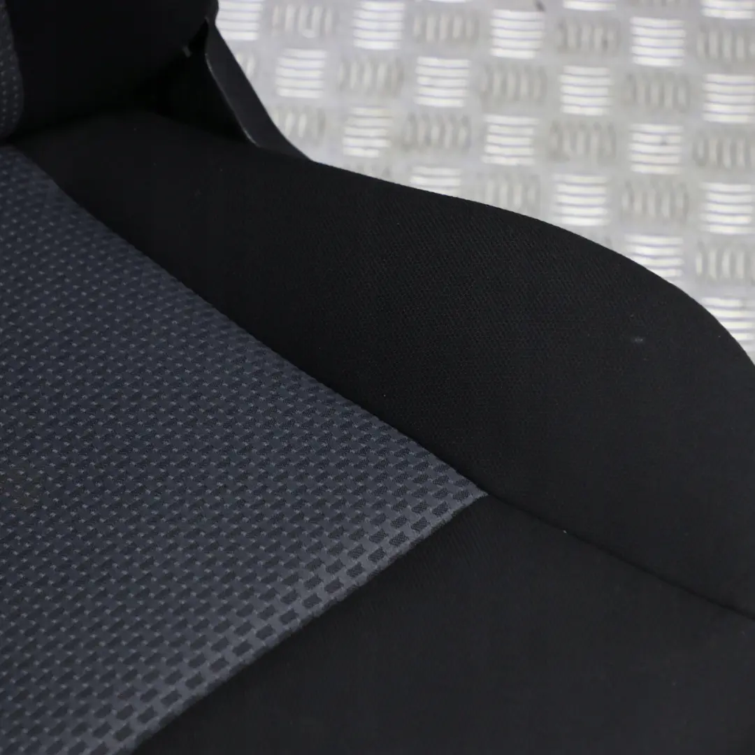  Mercedes-Benz W169 Tissu avant Droit Siege Noir / Anthracite - SKU A1699100047 - Numéro de pièce A1699100047