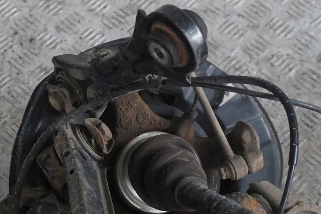 N47 L'Arbre De Sortie Pivotement Arriere Droite pour BMW 1 E81 118d à propos du numéro de pièce 6774810 BMW 1 E81 118d N47 L'Arbre De Sortie Pivotement Arriere Droite - SKU 6774810-23 - Numéro de pièce 6774810