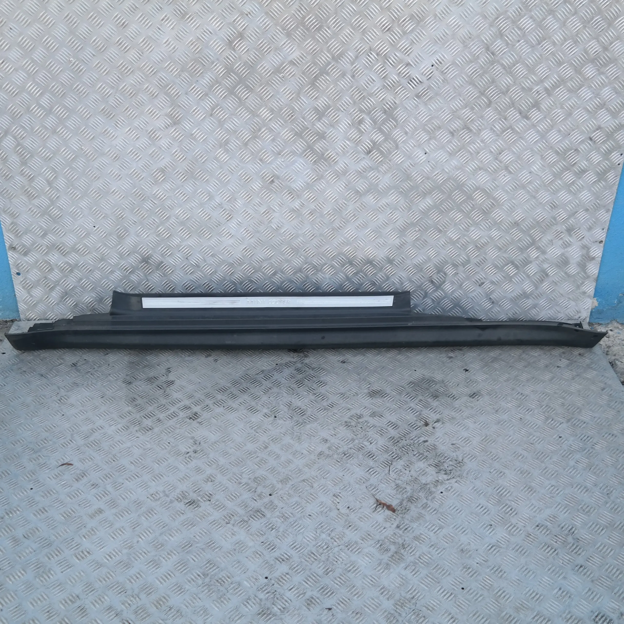 Mini Cooper S 4 R56 R57 R58 Tapa umbral puerta izquierda 7147915