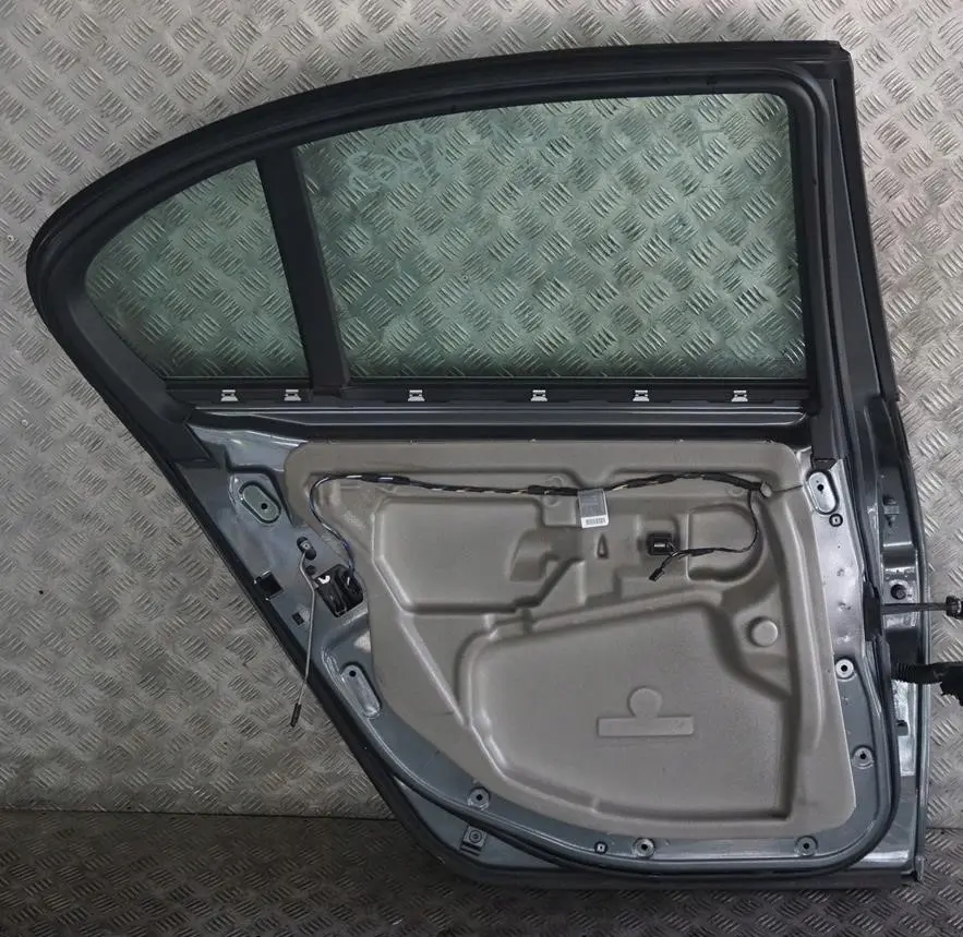 GenuineBMW E60 Puerta Trasera Izquierda Titangrau II Titan Gris - A36 para con número de pieza 7202341 GenuineBMW E60 Puerta Trasera Izquierda Titangrau II Titan Gris - A36 - SKU 7202341-TGR - Número de pieza 7202341