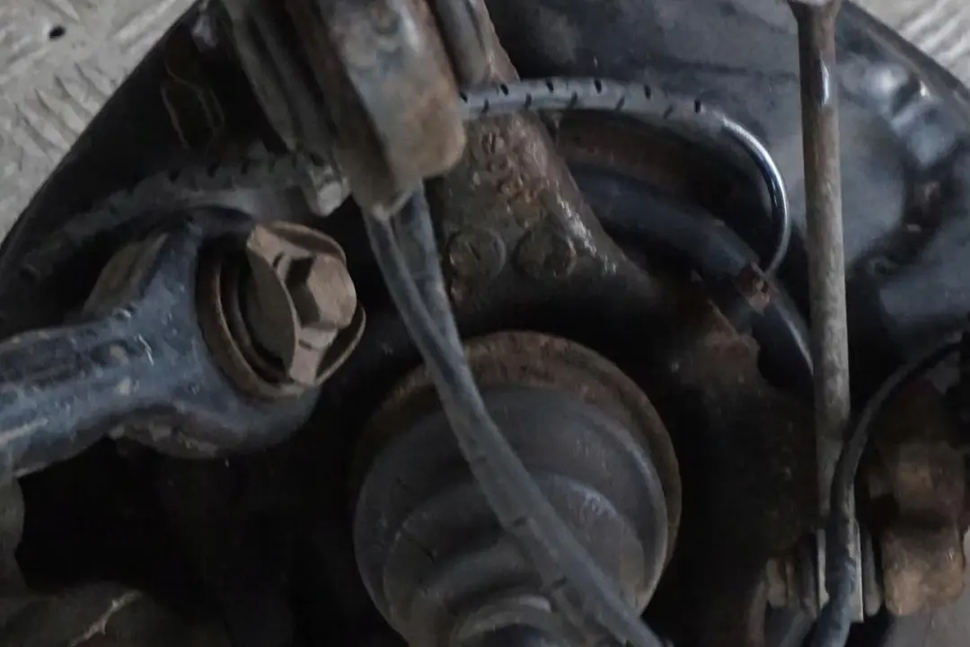 M47N2 122PS Abtriebswelle Schwenklager Bremssattel Hinten Rechts für BMW 1 E87 118d mit Teilenummer 6774810 BMW 1 E87 118d M47N2 122PS Abtriebswelle Schwenklager Bremssattel Hinten Rechts - SKU 6774810-20 - Teilenummer 6774810