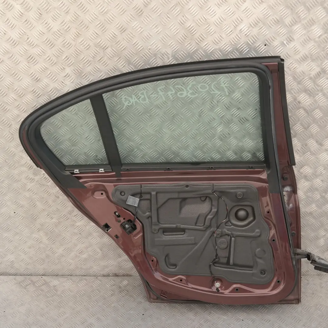 Lato Porta Posteriore Sinistra Barrique Rosso Metallico - A41 per BMW 3 E90 LCI con numero di parte 7203647 BMW 3 E90 LCI Lato Porta Posteriore Sinistra Barrique Rosso Metallico - A41 - SKU 7203647-BAQ - Numero di parte 7203647