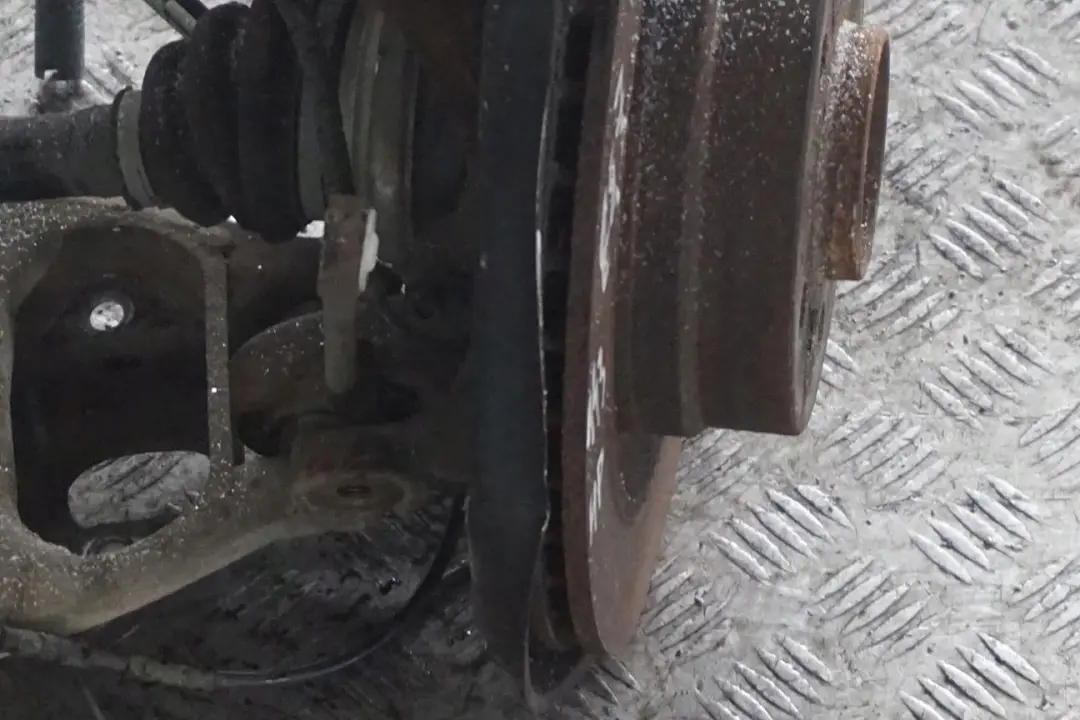 N47 Trasera Derecha O / S Suspension Pierna Eje Disco De Freno para BMW E81 118d con número de pieza 6774810 BMW E81 118d N47 Trasera Derecha O / S Suspension Pierna Eje Disco De Freno - SKU 6774810-23 - Número de pieza 6774810