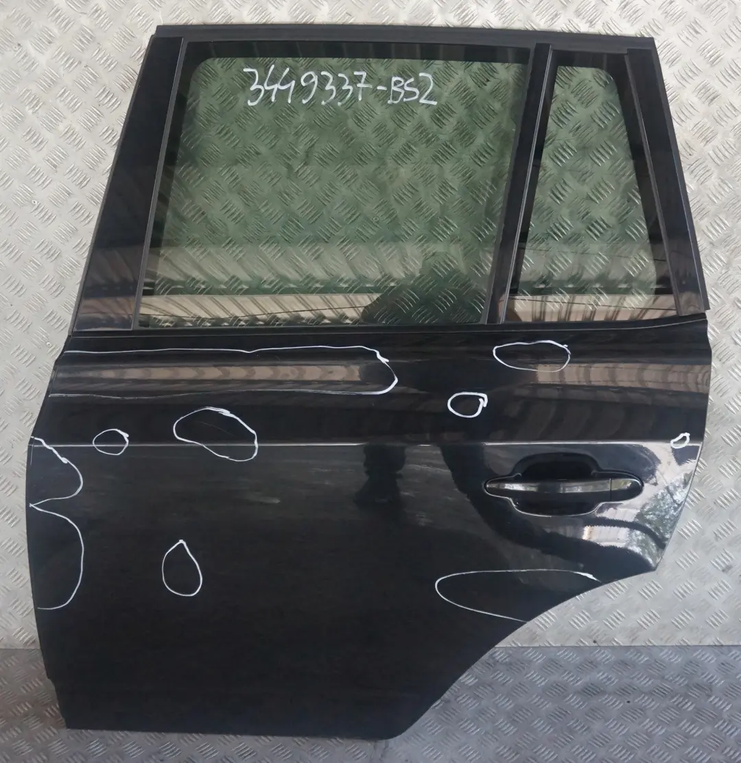 Fahrerseite Tür hinten links Black Sapphire Schwarz Metallic - 475 für BMW X3 E83 mit Teilenummer 3449337 BMW X3 E83 Fahrerseite Tür hinten links Black Sapphire Schwarz Metallic - 475 - SKU 3449337-BS2 - Teilenummer 3449337