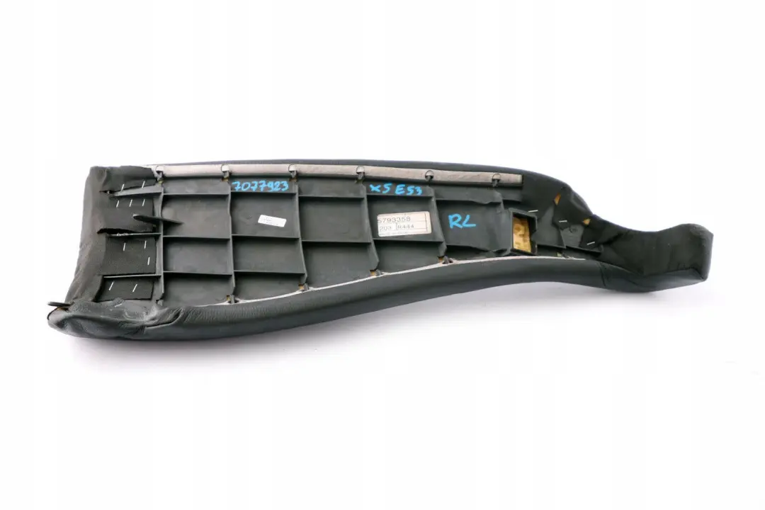 Panneau Lateral Arriere Gauche Cuir Noir pour BMW X5 Serie E53 à propos du numéro de pièce 7077923 BMW X5 Serie E53 Panneau Lateral Arriere Gauche Cuir Noir - SKU 7077923 - Numéro de pièce 7077923