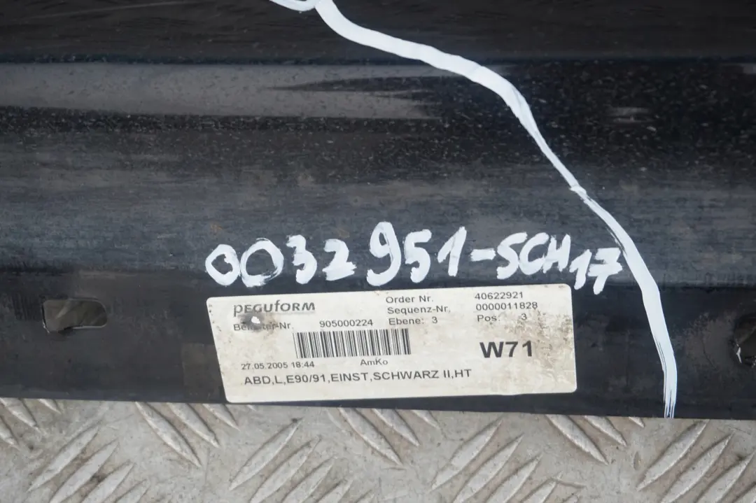 listwa nakładka próg lewy schwarz II 668 do BMW E90 o numerze 32951 BMW E90 listwa nakładka próg lewy schwarz II 668 - SKU 0032951-SCH8 - Numer Części 32951