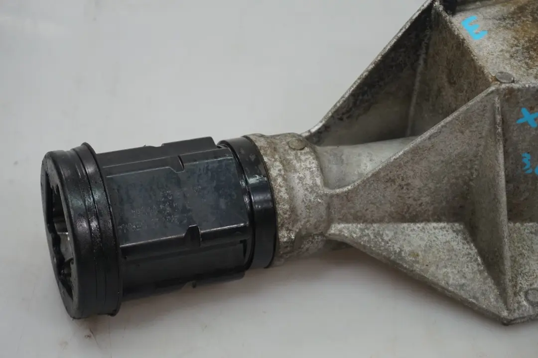 M57 3.0d Diesel Driveshaft Right Supporting Bracket to BMW X5 Series E53 with Part number 7503120 BMW X5 Series E53 M57 3.0d Diesel Driveshaft Right Supporting Bracket - SKU 7503120 - Part number 7503120