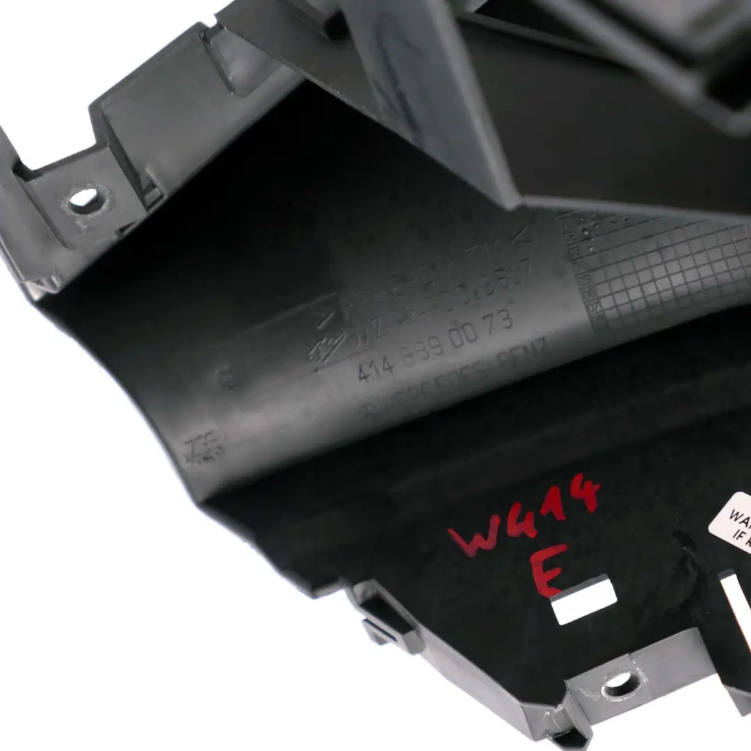 Mercedes-Benz W414 Console Centrale Carenage Support pour à propos du numéro de pièce A4146890073 Mercedes-Benz W414 Console Centrale Carenage Support - SKU A4146890073 - Numéro de pièce A4146890073