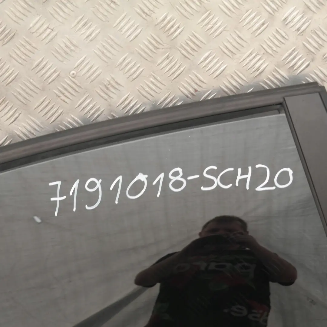 Porta posteriore destra Schwarz 2 Nero II - 668 per BMW E87 con numero di parte 7191018 BMW E87 Porta posteriore destra Schwarz 2 Nero II - 668 - SKU 7191018-SCH20 - Numero di parte 7191018