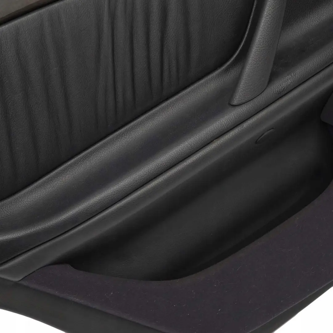 Mercedes-Benz E W210 Estate Rear Left Door Card Trim Panel Black Leather para con número de pieza A2107370371 Mercedes-Benz E W210 Estate Rear Left Door Card Trim Panel Black Leather - SKU A2107370371 - Número de pieza A2107370371