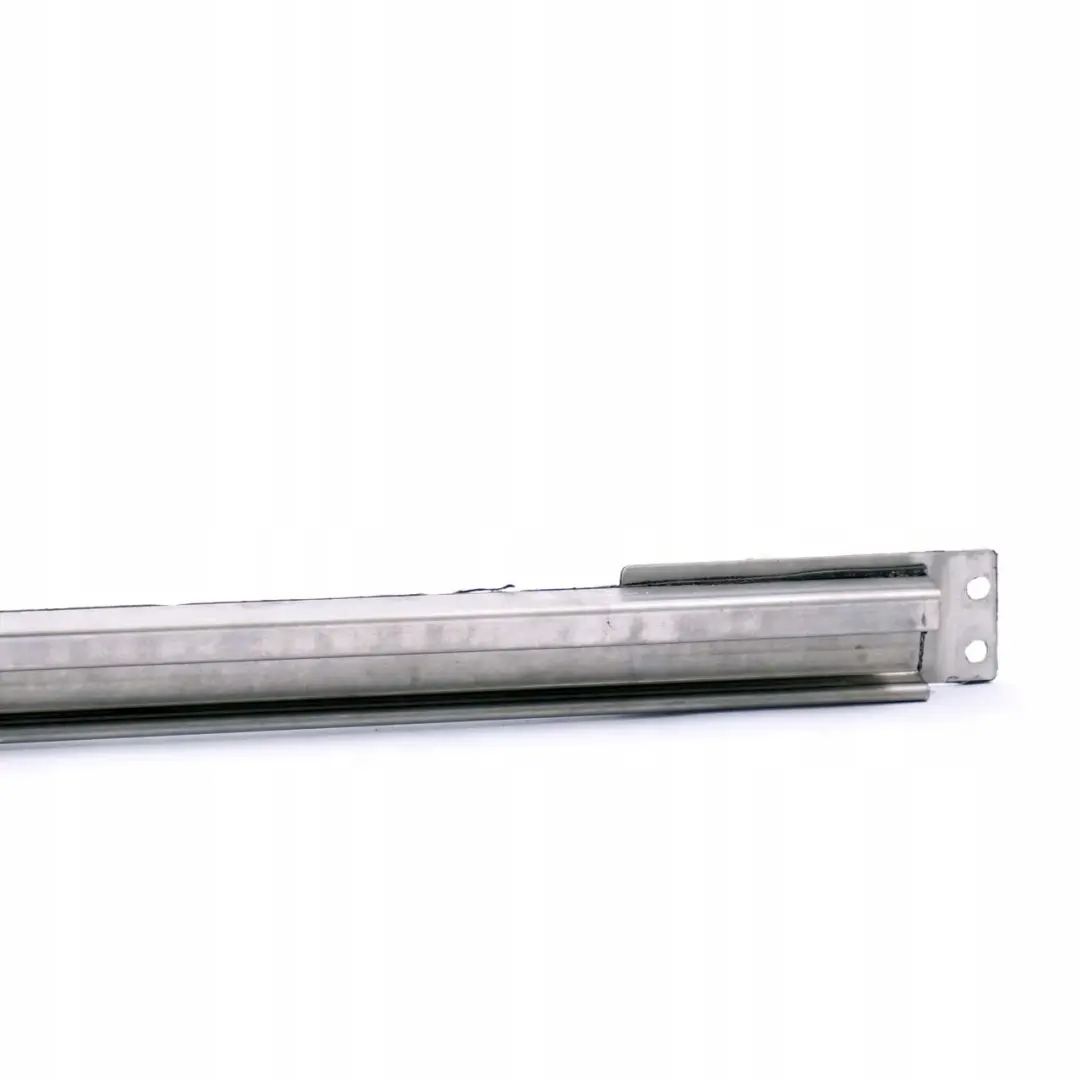 Mercedes-Benz W414 Arriere Gauche Porte Coulissante Guide Rail pour à propos du numéro de pièce A4147600227 Mercedes-Benz W414 Arriere Gauche Porte Coulissante Guide Rail - SKU A4147600227 - Numéro de pièce A4147600227