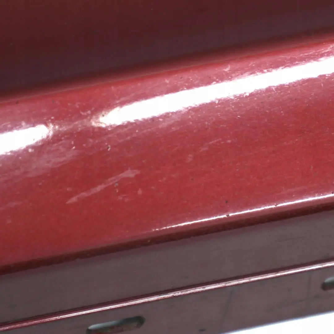 Faldon Inzquierdo Vermilionrot Rojo metalizado A82 para BMW E81 E82 con número de pieza 0036143 BMW E81 E82 Faldon Inzquierdo Vermilionrot Rojo metalizado A82 - SKU 0036143-VER - Número de pieza 0036143