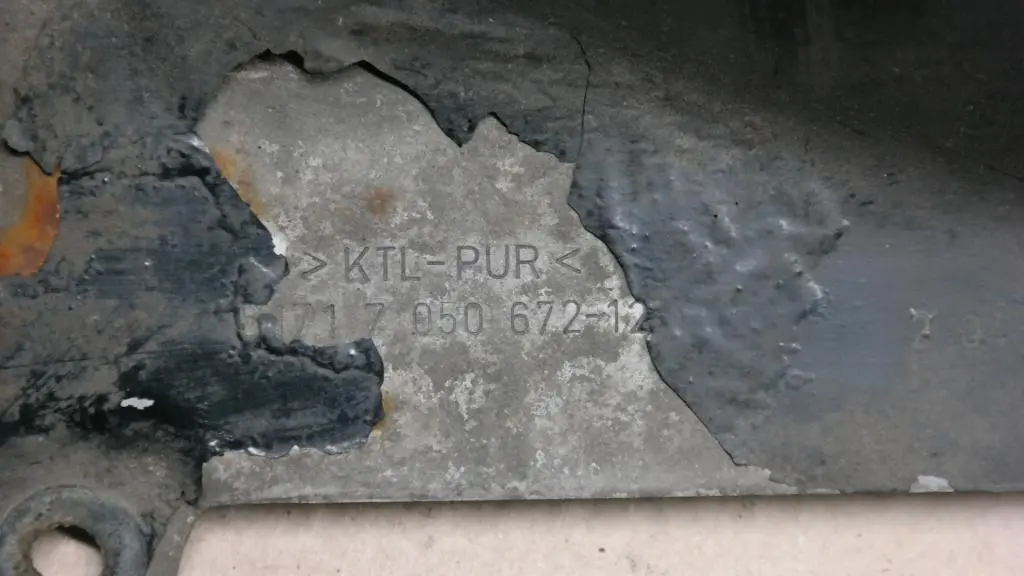 Trennwand Radhaus vorne rechts für BMW 5 6 er E60 E61 E63 E64 mit Teilenummer 7050672 BMW 5 6 er E60 E61 E63 E64 Trennwand Radhaus vorne rechts - SKU 7050672 - Teilenummer 7050672